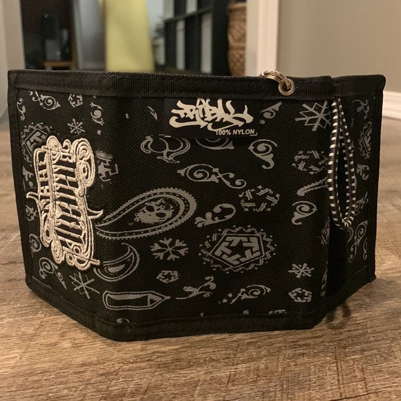 NWOT Punk Rocker Skull Embroided Tri-fold Nylon/Velcro Wallet Purse with Chain - Picture 11 of 13